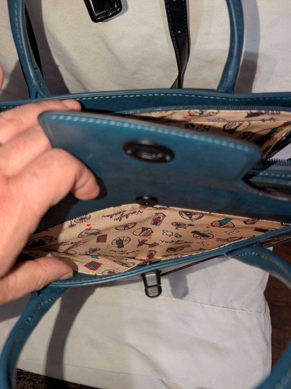 Vendula London, Between the Covers Bookbinders Harriet Backpack Vegan leather. - Picture 5 of 11